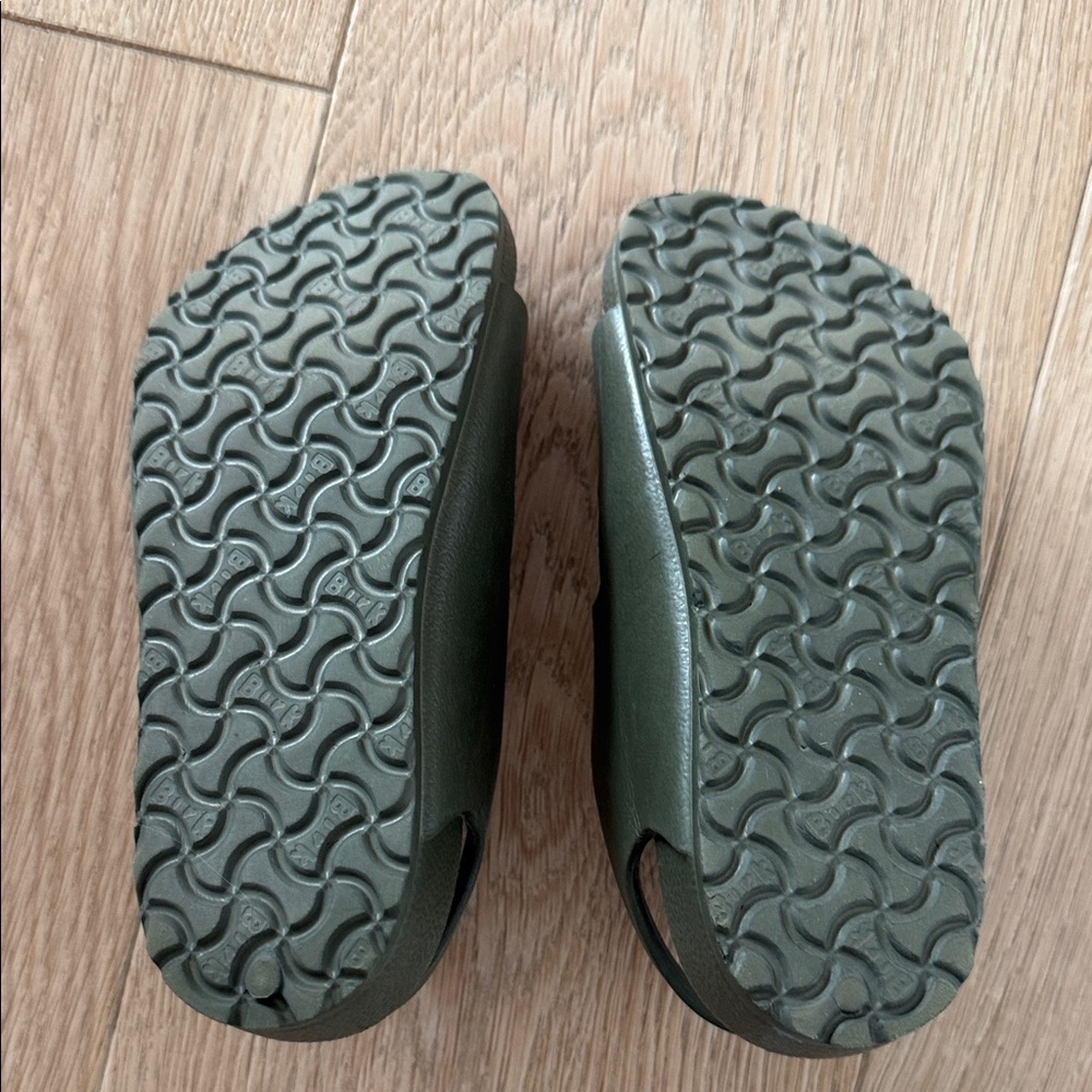 Birkenstock Kids Olive Green Two-Strap EVA Sandals with Black Buckles, Size 28 - Picture 2 of 6